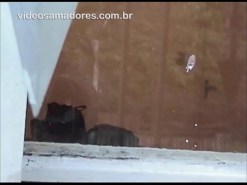❤️ Korneca viro rigardante sian amatinon kun alia ulo, registrante fikan filmeton sen ĝeni la paron ☑ Malĉasuloj ĉe ni ❌